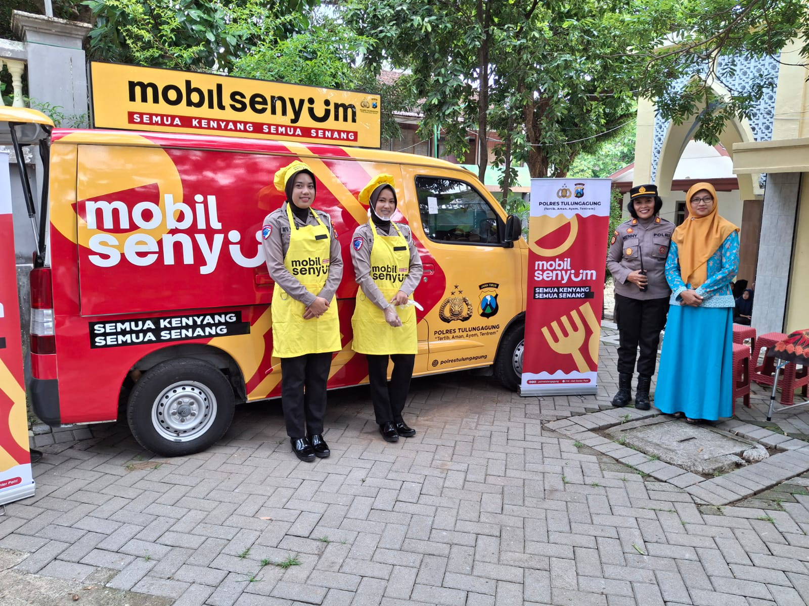 Mobil Senyum